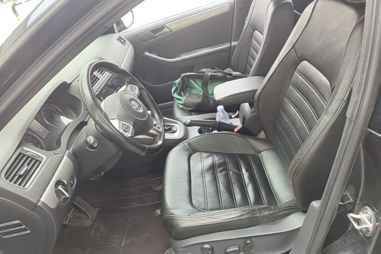 Used Volkswagen Sagitar 2013 2.0 TSI GLI Left Front Seat