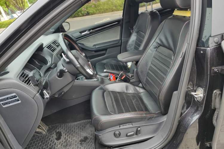 Used Volkswagen Sagitar 2013 2.0 TSI GLI Left Front Seat