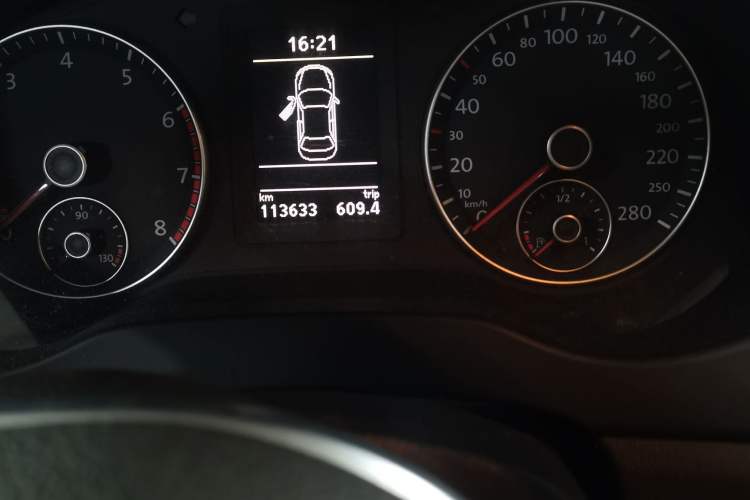 Used Volkswagen Sagitar 2013 2.0 TSI GLI Odometer Close Up