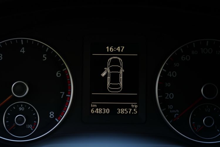 Used Volkswagen Sagitar 2013 2.0 TSI GLI Odometer Close Up