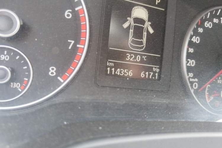 Used Volkswagen Sagitar 2013 2.0 TSI GLI Odometer Close Up