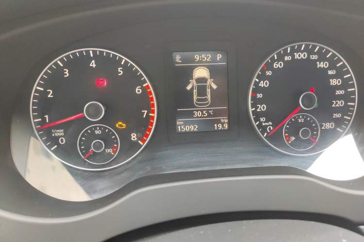 Used Volkswagen Sagitar 2013 2.0 TSI GLI Odometer Close Up