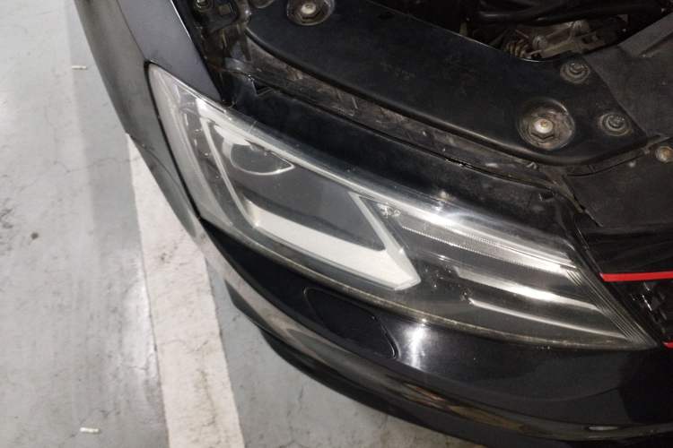 Used Volkswagen Sagitar 2013 2.0 TSI GLI Right Front Headlight