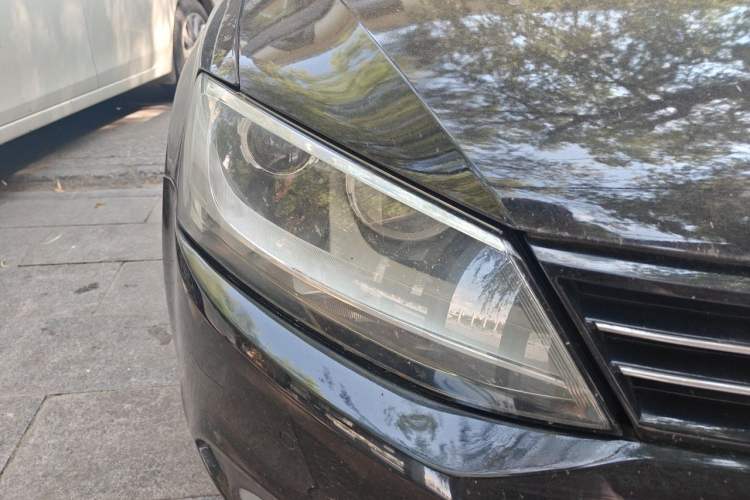 Used Volkswagen Sagitar 2013 1.4 TSI BlueMotion Edition Right Front Headlight