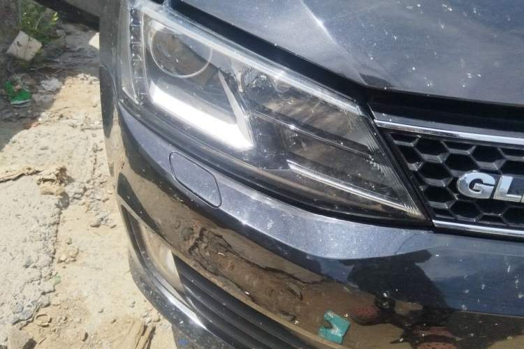 Used Volkswagen Sagitar 2013 2.0 TSI GLI Right Front Headlight