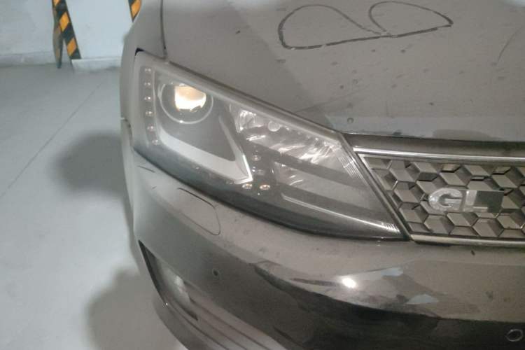 Used Volkswagen Sagitar 2013 2.0 TSI GLI Right Front Headlight