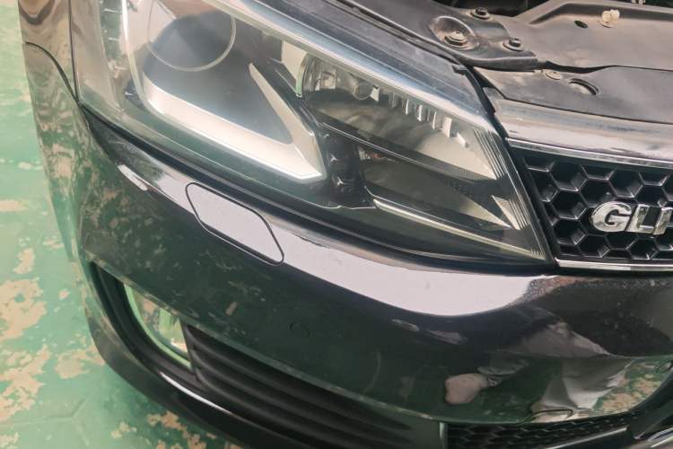 Used Volkswagen Sagitar 2013 2.0 TSI GLI Right Front Headlight