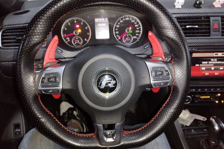 Used Volkswagen Sagitar 2013 2.0 TSI GLI Steering Wheel