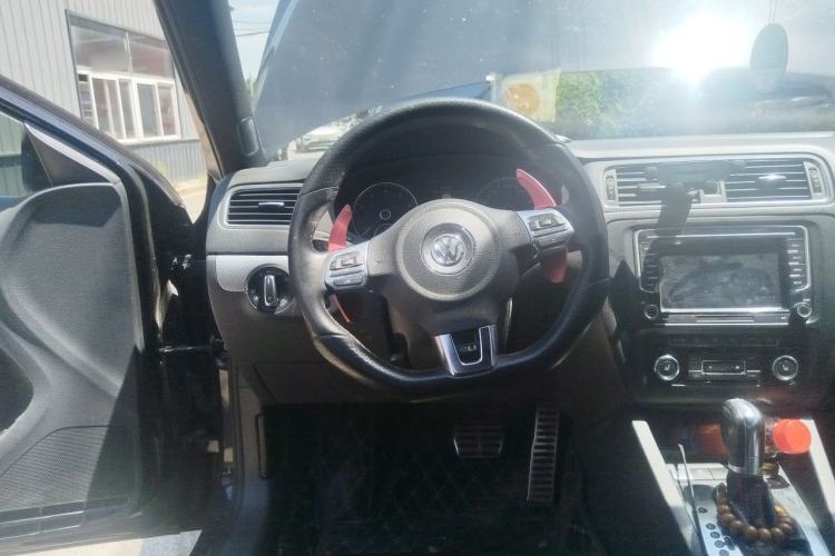 Used Volkswagen Sagitar 2013 2.0 TSI GLI Steering Wheel