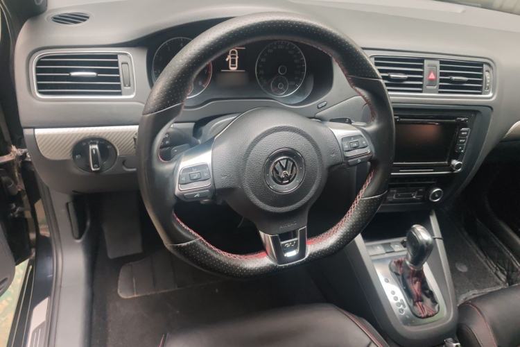 Used Volkswagen Sagitar 2013 2.0 TSI GLI Steering Wheel