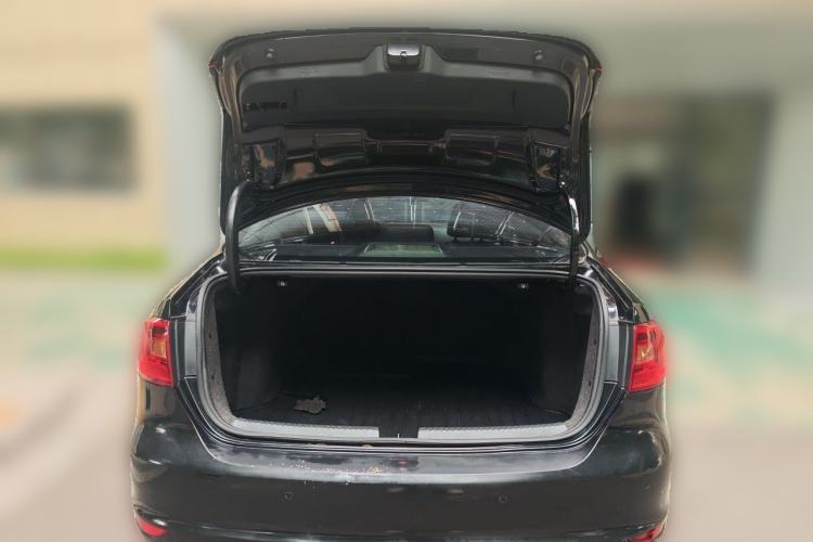 Used Volkswagen Sagitar 2013 2.0 TSI GLI Trunk