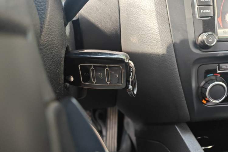 Used Volkswagen Sagitar 2013 1.4 TSI BlueMotion Edition Vehicle Key