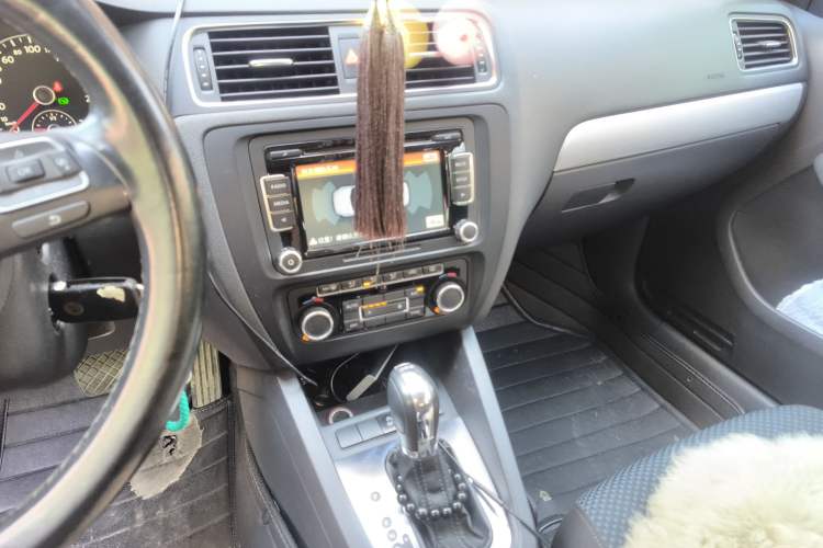 Used Volkswagen Sagitar 2013 1.4 TSI BlueMotion Edition Audio And AC Panel