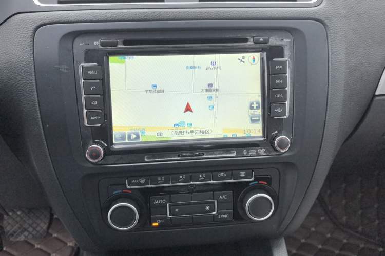 Used Volkswagen Sagitar 2013 1.4 TSI BlueMotion Edition Audio And AC Panel