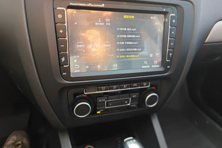 Used Volkswagen Sagitar 2013 1.4 TSI BlueMotion Edition Audio And AC Panel