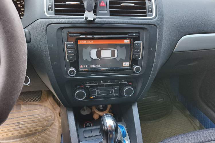 Used Volkswagen Sagitar 2013 1.4 TSI BlueMotion Edition Audio And AC Panel