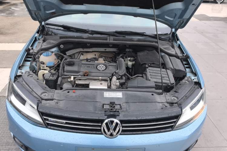 Used Volkswagen Sagitar 2013 1.4 TSI BlueMotion Edition Engine Bay