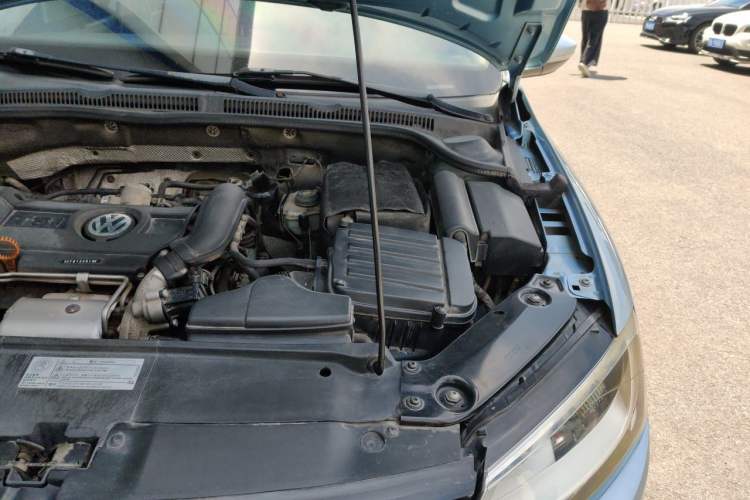 Used Volkswagen Sagitar 2013 1.4 TSI BlueMotion Edition Engine Bay Left