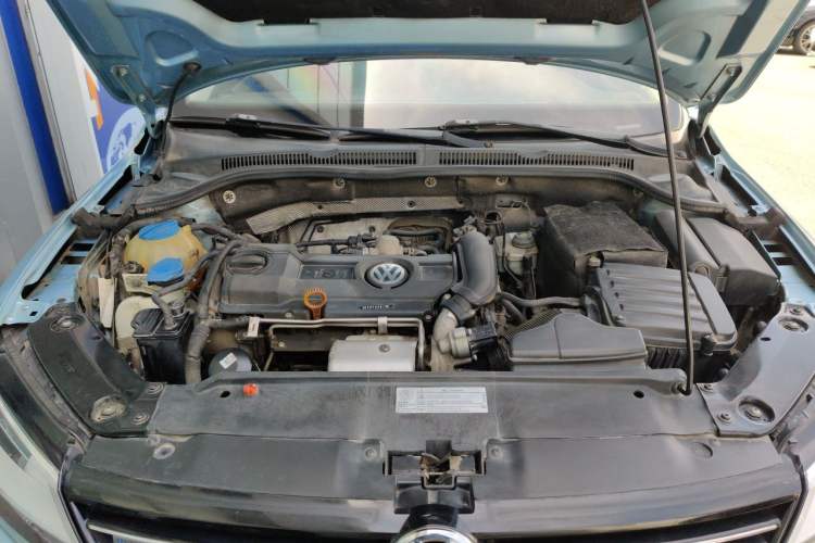 Used Volkswagen Sagitar 2013 1.4 TSI BlueMotion Edition Engine Bay