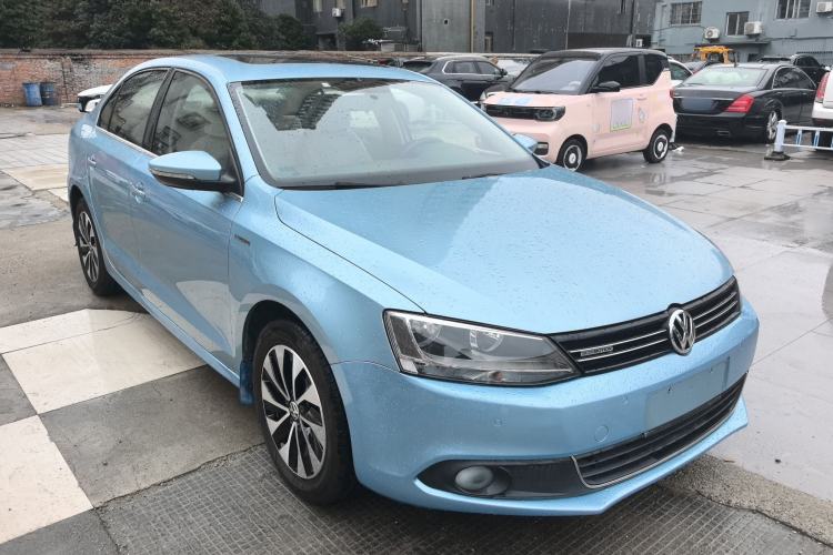 Used Volkswagen Sagitar 2013 1.4 TSI BlueMotion Edition Front Right 45 Deg