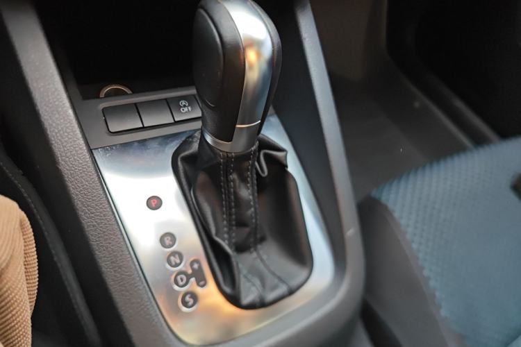 Used Volkswagen Sagitar 2013 1.4 TSI BlueMotion Edition Gear Lever