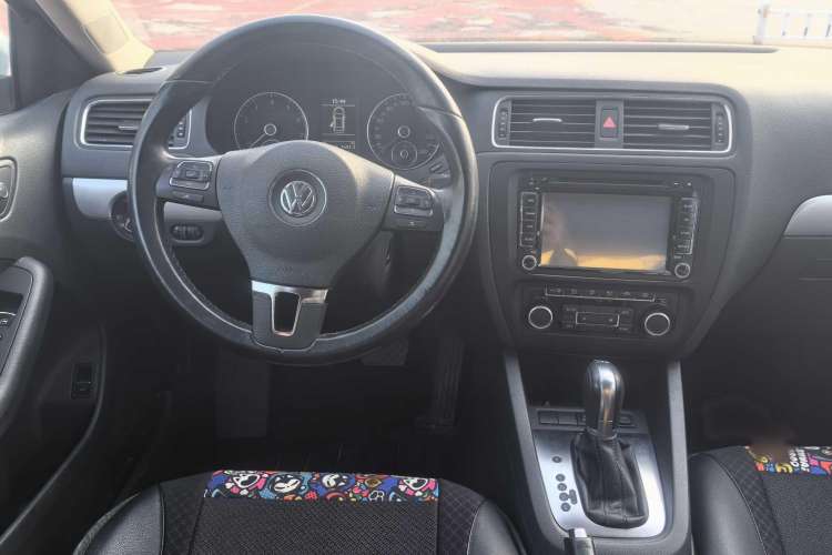 Used Volkswagen Sagitar 2013 1.4 TSI BlueMotion Edition Interior 1