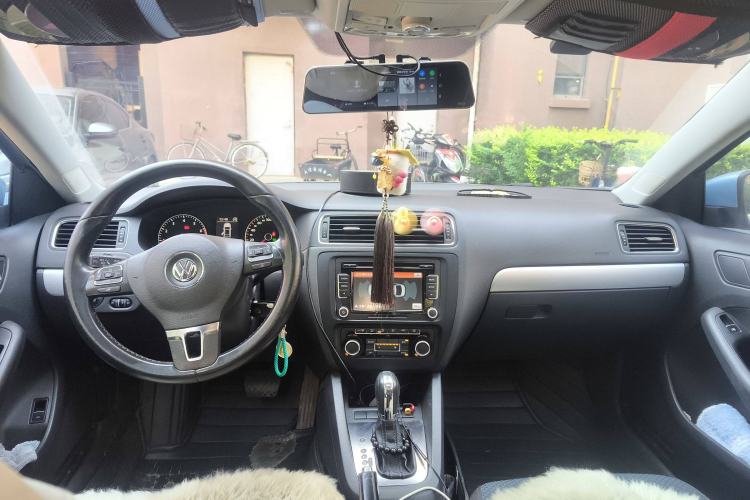 Used Volkswagen Sagitar 2013 1.4 TSI BlueMotion Edition Interior 2