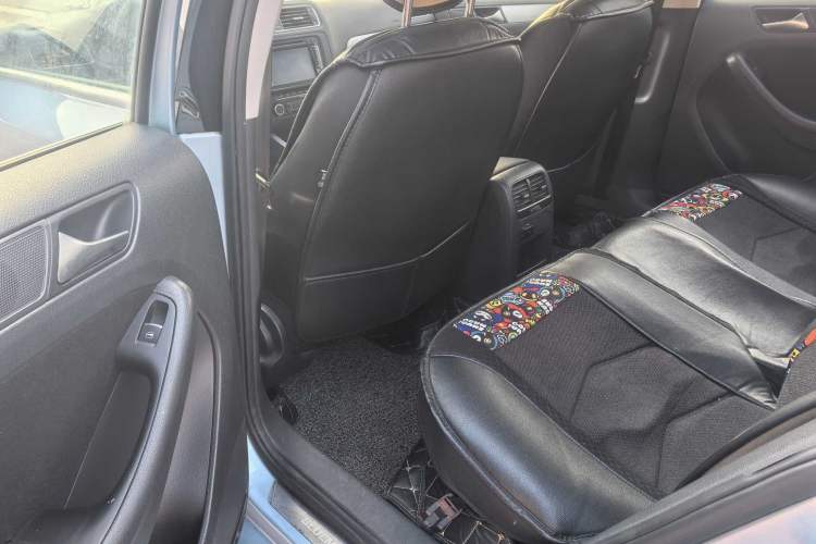 Used Volkswagen Sagitar 2013 1.4 TSI BlueMotion Edition Interior 3