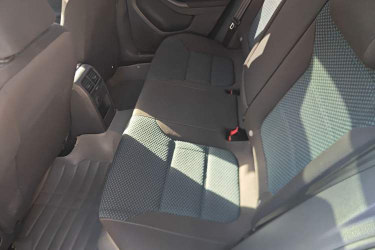 Used Volkswagen Sagitar 2013 1.4 TSI BlueMotion Edition Interior 4
