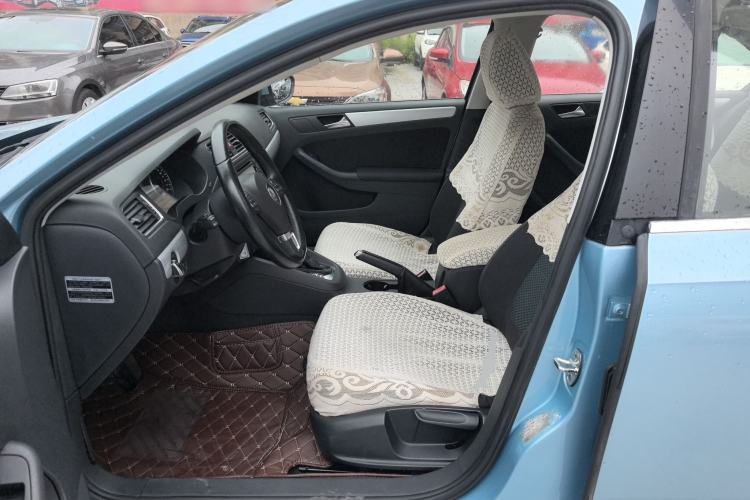 Used Volkswagen Sagitar 2013 1.4 TSI BlueMotion Edition Left Front Seat