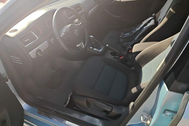Used Volkswagen Sagitar 2013 1.4 TSI BlueMotion Edition Left Front Seat