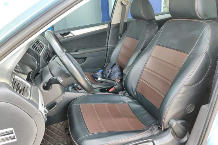 Used Volkswagen Sagitar 2013 1.4 TSI BlueMotion Edition Left Front Seat