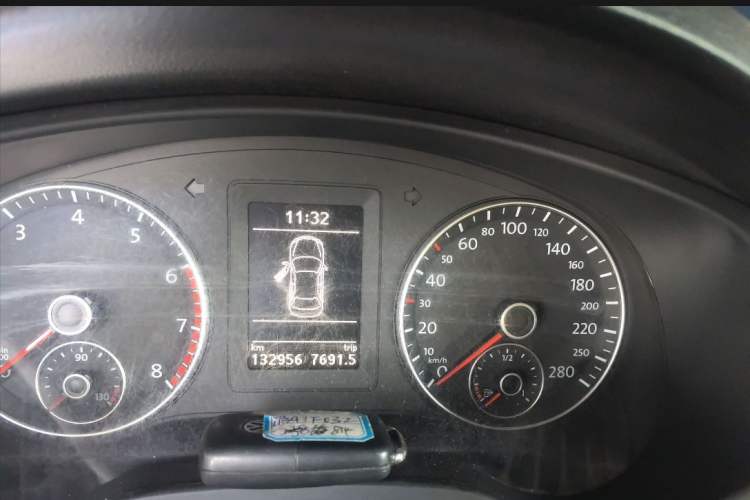 Used Volkswagen Sagitar 2013 1.4 TSI BlueMotion Edition Odometer Close Up