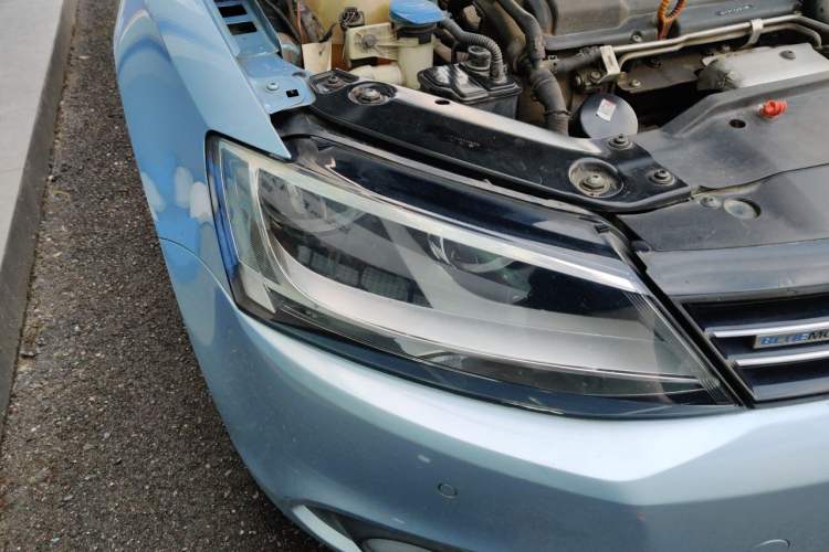 Used Volkswagen Sagitar 2013 1.4 TSI BlueMotion Edition Right Front Headlight