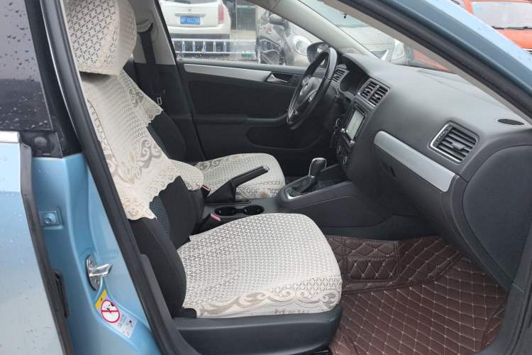 Used Volkswagen Sagitar 2013 1.4 TSI BlueMotion Edition Right Front Seat