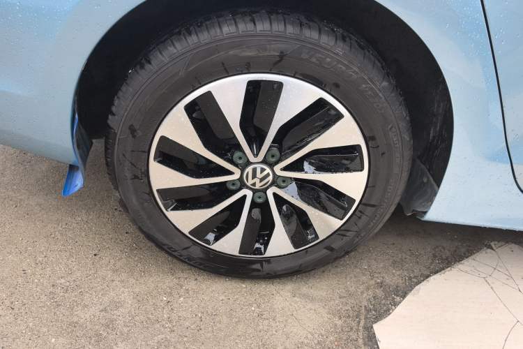 Used Volkswagen Sagitar 2013 1.4 TSI BlueMotion Edition Right Rear Wheel Hub