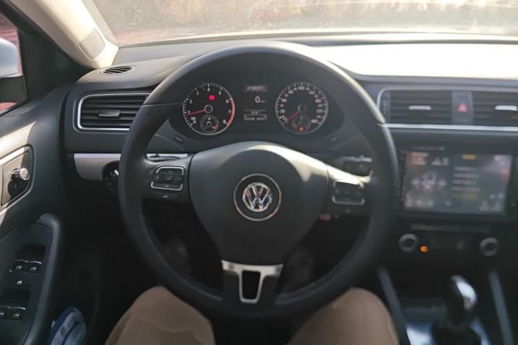Used Volkswagen Sagitar 2013 1.4 TSI BlueMotion Edition Steering Wheel