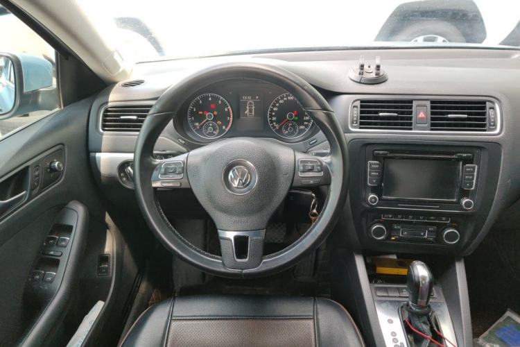 Used Volkswagen Sagitar 2013 1.4 TSI BlueMotion Edition Steering Wheel