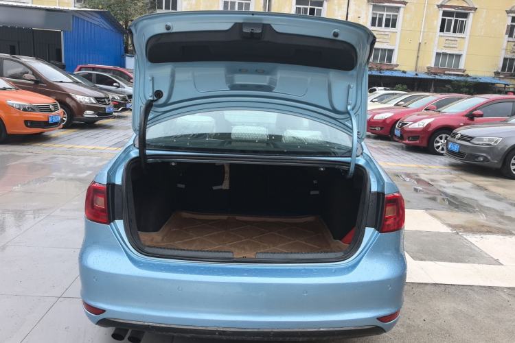 Used Volkswagen Sagitar 2013 1.4 TSI BlueMotion Edition Trunk