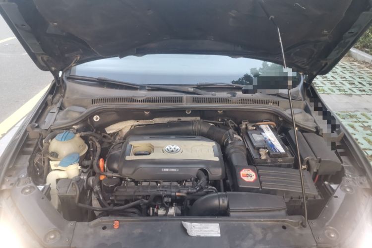 Used Volkswagen Sagitar 2013 2.0 TSI GLI Engine Bay