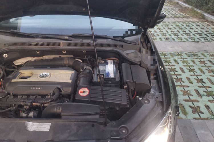 Used Volkswagen Sagitar 2013 2.0 TSI GLI Engine Bay Left