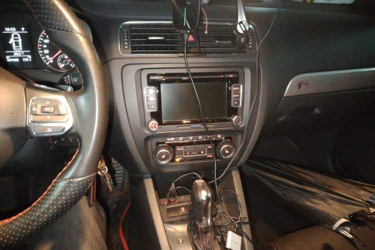 Used Volkswagen Sagitar 2013 2.0 TSI GLI Audio And AC Panel