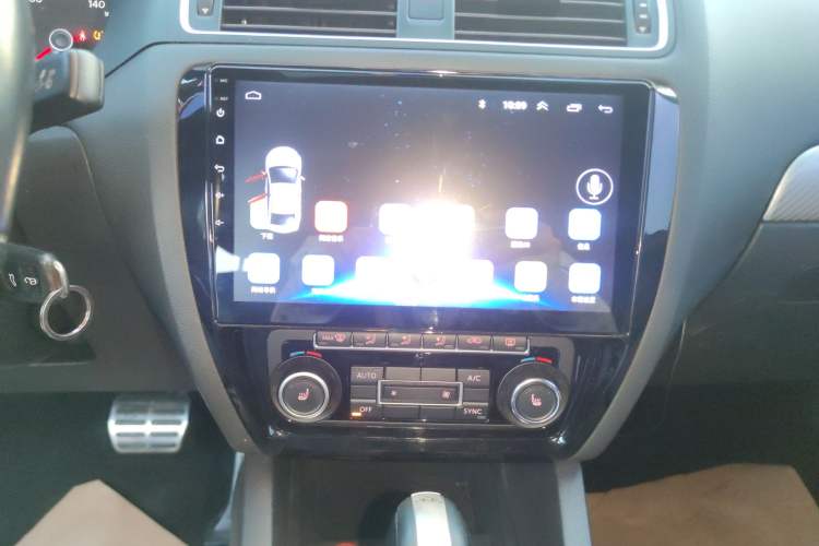 Used Volkswagen Sagitar 2013 2.0 TSI GLI Audio And AC Panel