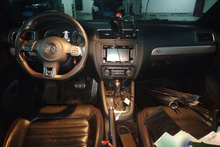Used Volkswagen Sagitar 2013 2.0 TSI GLI Center Console