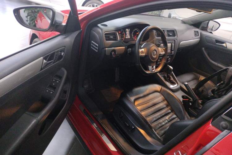 Used Volkswagen Sagitar 2013 2.0 TSI GLI Driver Seat