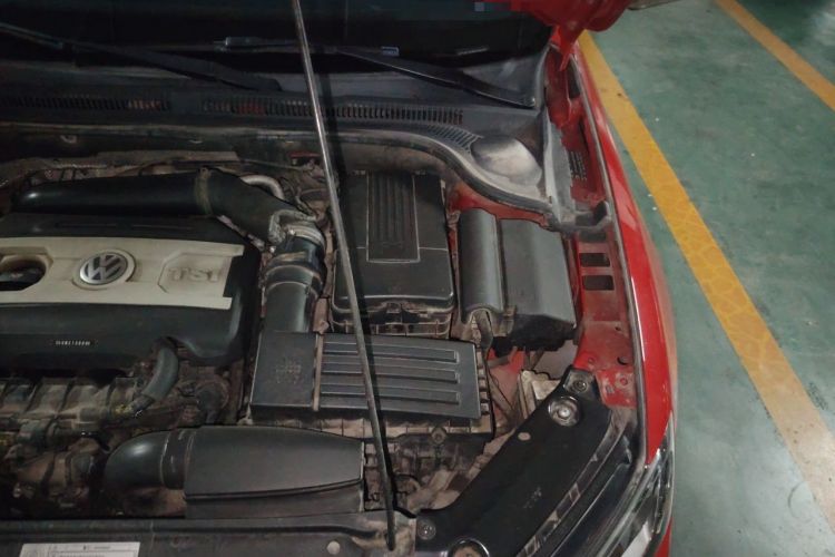 Used Volkswagen Sagitar 2013 2.0 TSI GLI Engine Bay Left