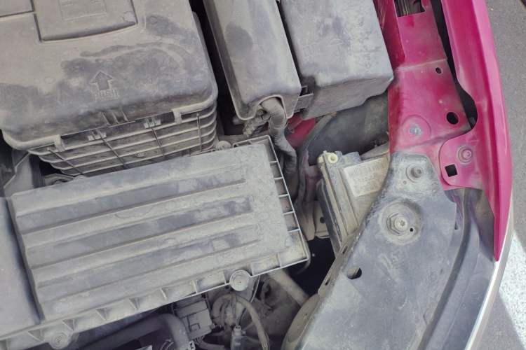 Used Volkswagen Sagitar 2013 2.0 TSI GLI Engine Bay Left