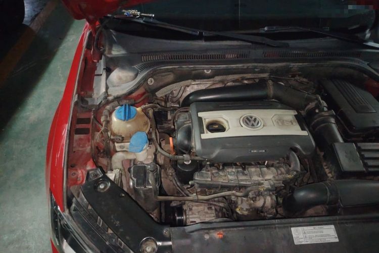 Used Volkswagen Sagitar 2013 2.0 TSI GLI Engine Bay Right