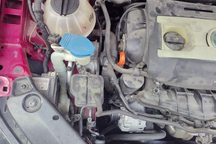 Used Volkswagen Sagitar 2013 2.0 TSI GLI Engine Bay Right