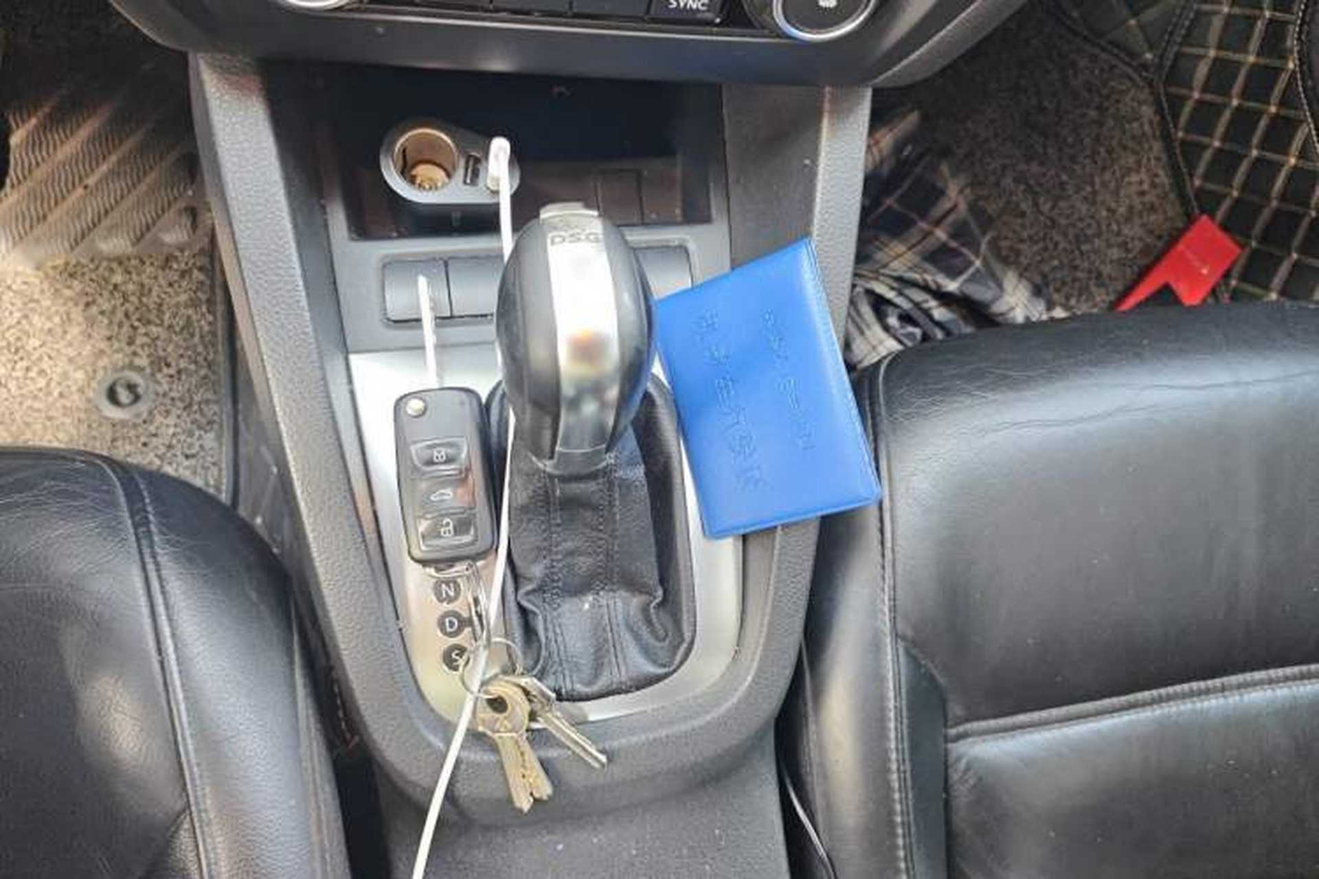 Used Volkswagen Sagitar 2013 1.4 TSI BlueMotion Edition Gear Lever